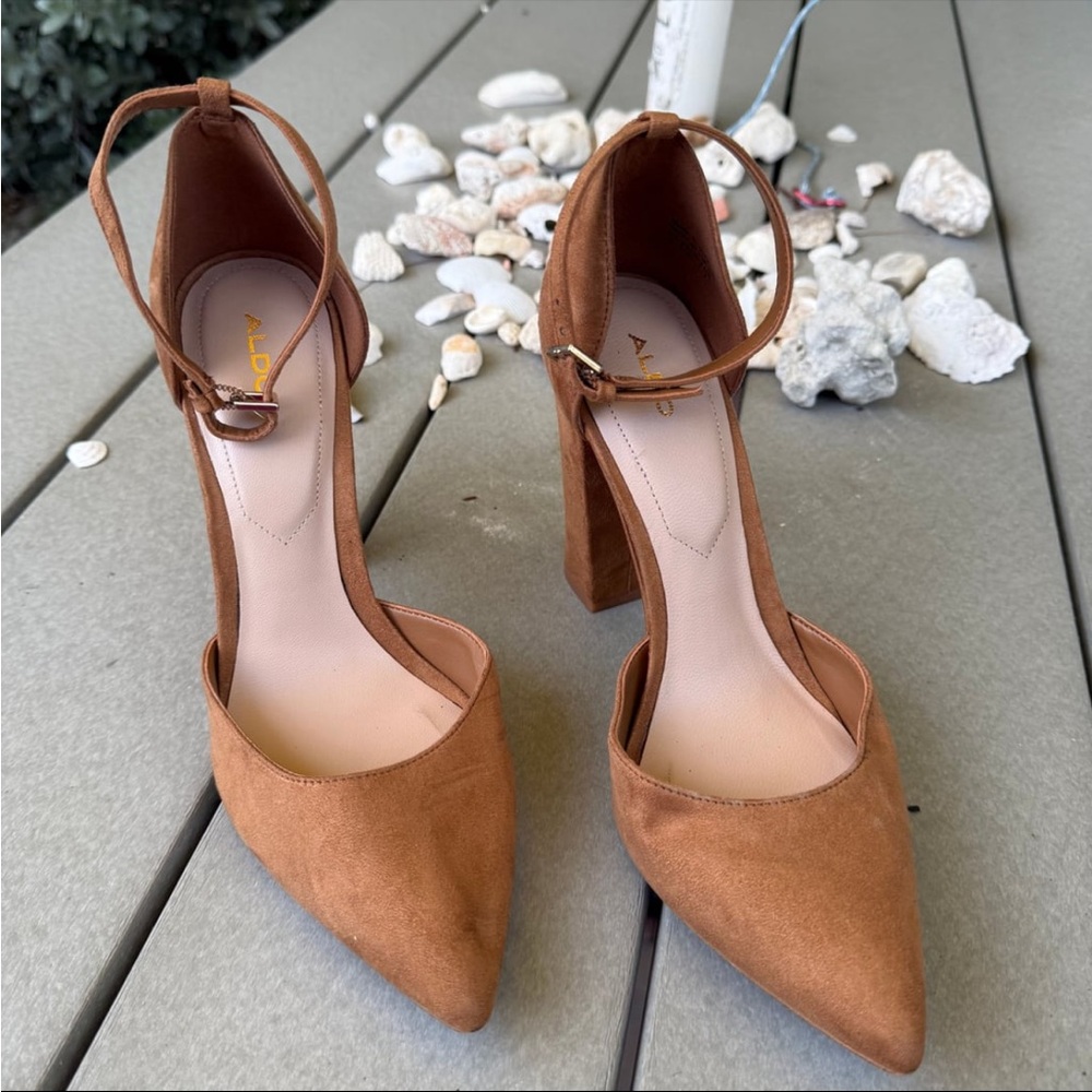 Aldo faux suade camel colored block heel with pointed toe. Size 9.